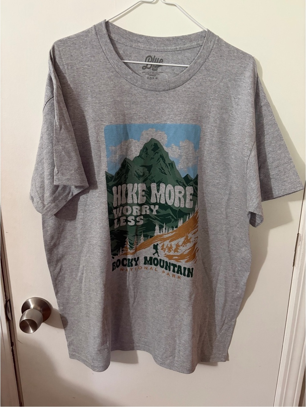 NWOT Men’s Blue 84 Large Gray 'Hike More' Rocky Mountain Graphic Tee Tote13